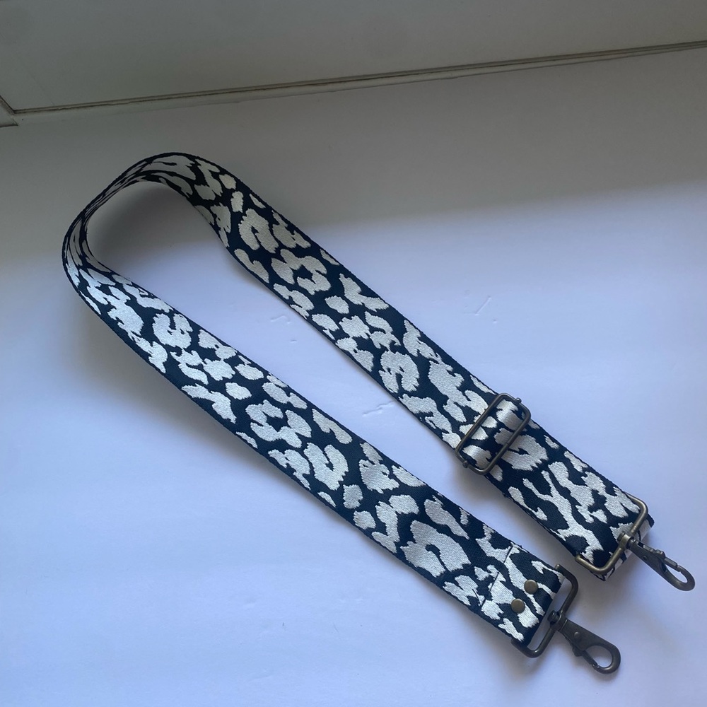 Adjustable Leopard Print Bag Strap in black & white guitar strap one size in euc